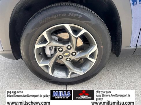 Used 2024 Chevrolet Trax LT w/ LT Convenience Package FWD image 9