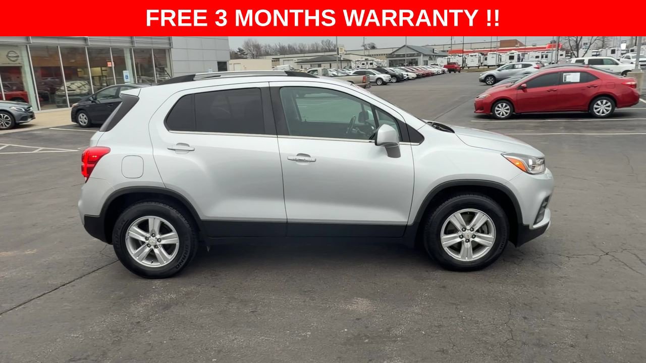 Used 2020 Chevrolet Trax LT w/ LT Convenience Package FWD image 9