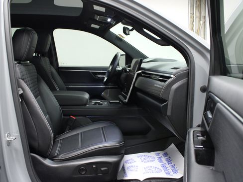 Used 2024 GMC Sierra EV Denali AWD/4WD image 16