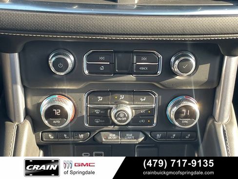 Used 2023 GMC Yukon XL SLT AWD/4WD image 16