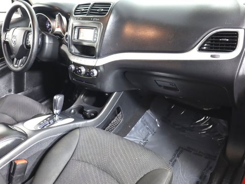 Used 2019 Dodge Journey SE image 34