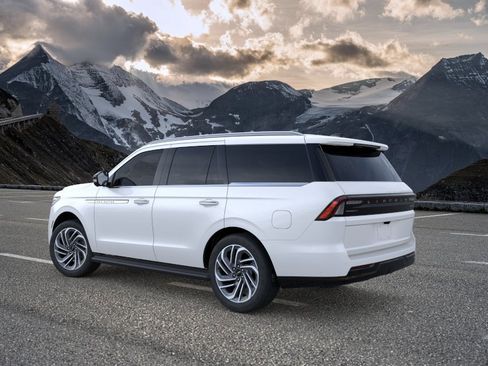 New 2026 Lincoln Navigator Premiere AWD/4WD image 4
