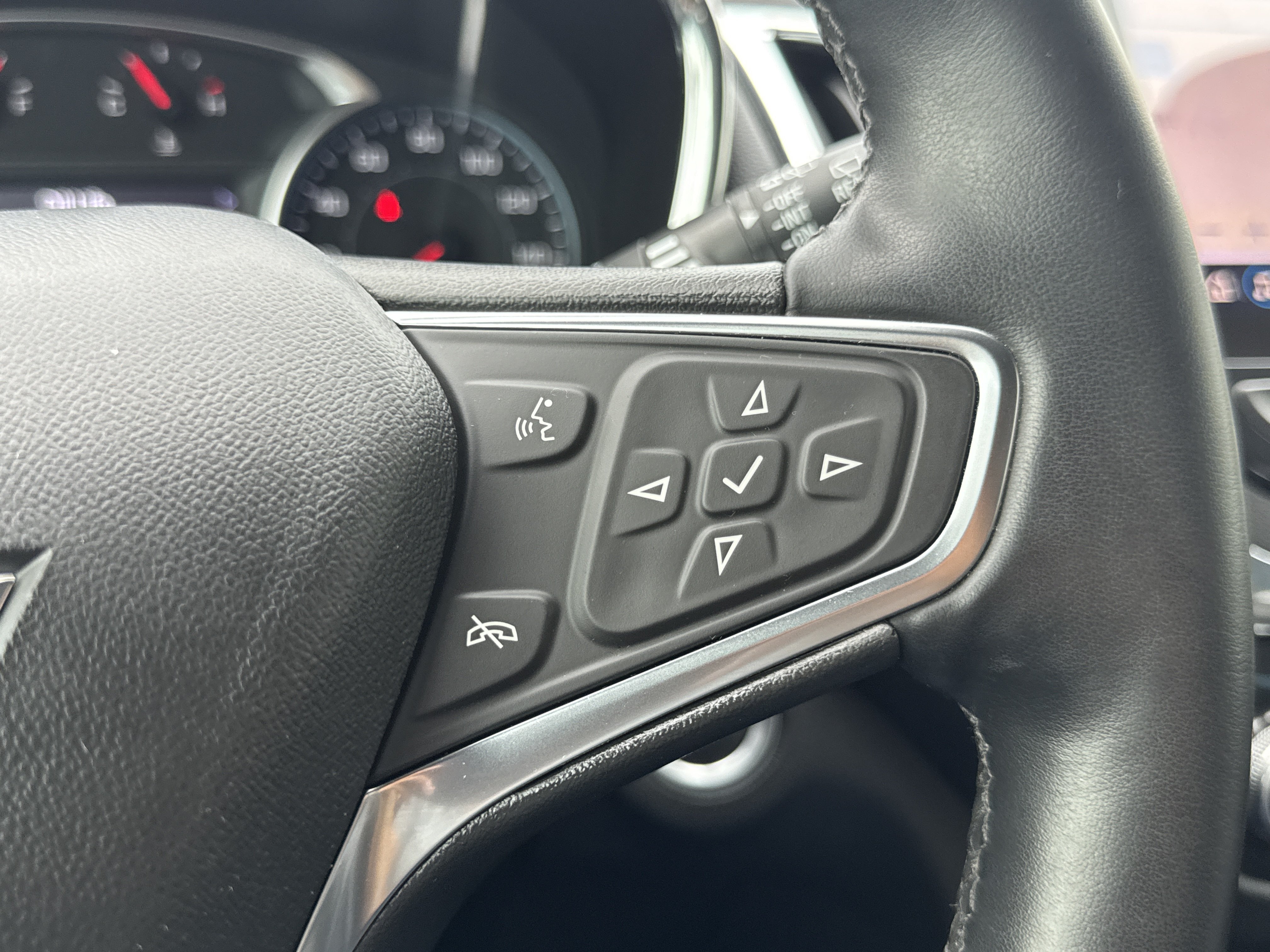 Used 2024 Chevrolet Equinox Premier FWD image 35