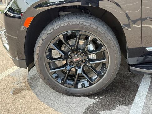 Used 2023 GMC Yukon XL SLT w/ SLT Luxury Package AWD/4WD image 16