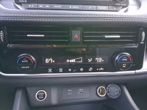 Used 2023 Nissan Rogue SV image 4