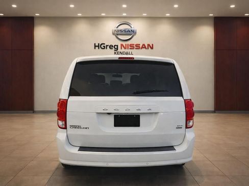 Used 2019 Dodge Grand Caravan SXT w/ Rear Park Assist Package image 3