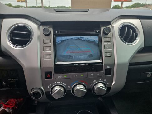 Used 2018 Toyota Tundra SR5 w/ SR5 Upgrade Package AWD/4WD image 16
