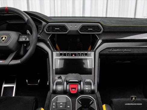 Used 2024 Lamborghini Urus Performante AWD/4WD image 35