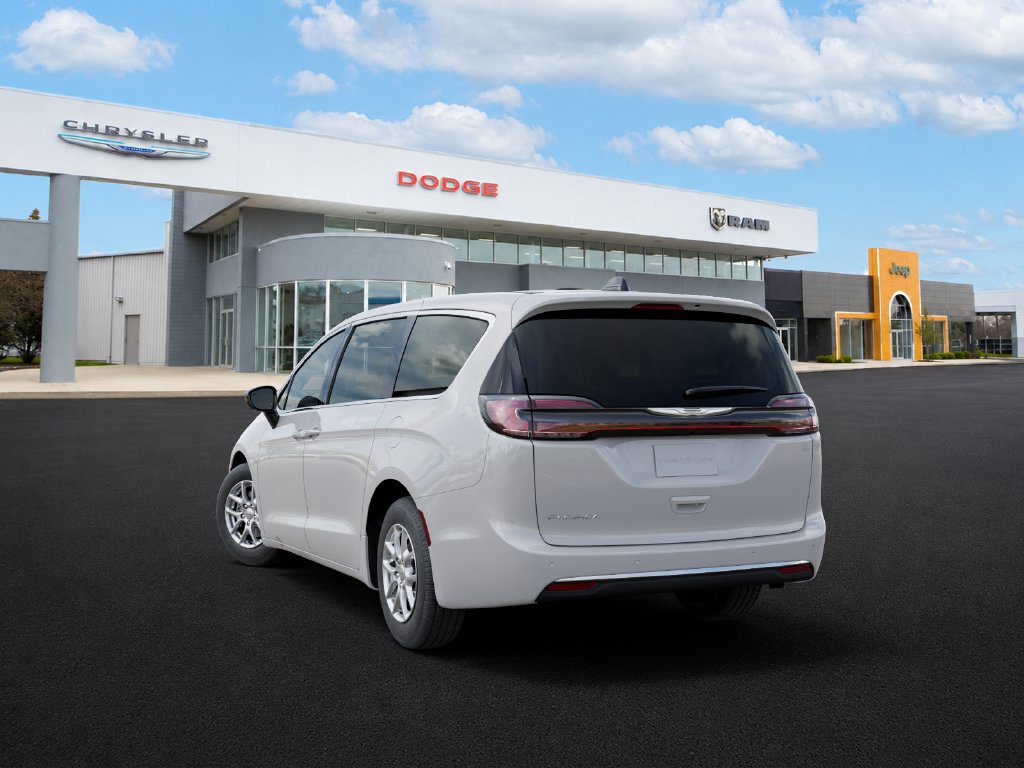 New 2026 Chrysler Pacifica Select FWD image 3