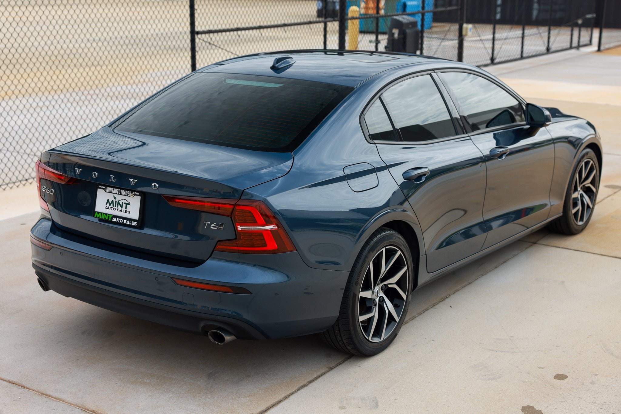Used 2020 Volvo S60 T6 Momentum w/ Protection Package AWD/4WD image 15