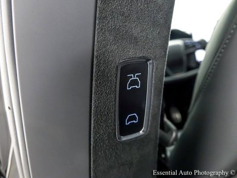 Used 2022 Tesla Model X image 39