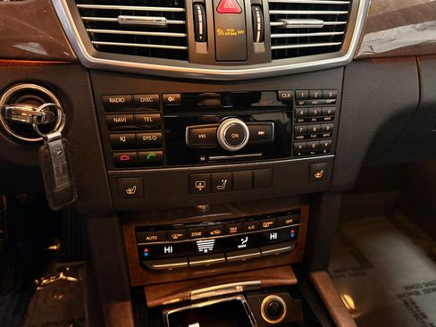 Used 2011 Mercedes-Benz E 350 4MATIC Sedan image 37