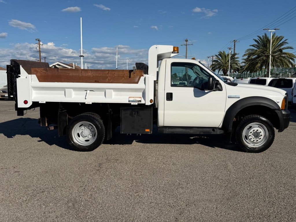 Used 2006 Ford F550 2WD Regular Cab Super Duty image 4