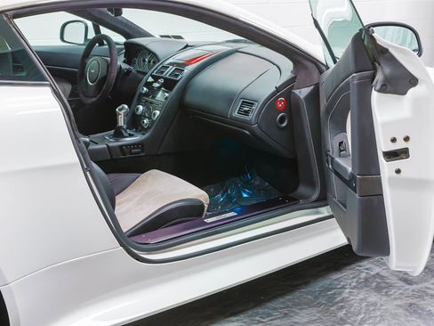 Used 2011 Aston Martin V12 Vantage Coupe image 68