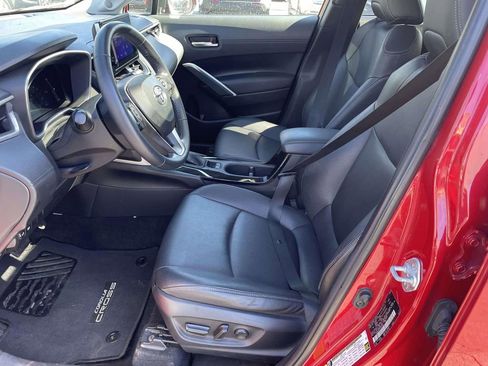 Used 2023 Toyota Corolla Cross XLE image 27