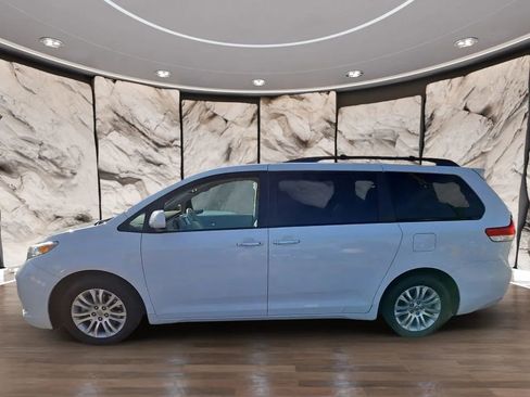 Used 2011 Toyota Sienna XLE image 3