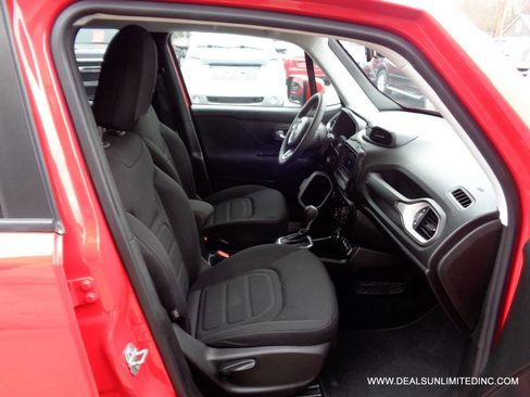 Used 2018 Jeep Renegade Latitude image 22