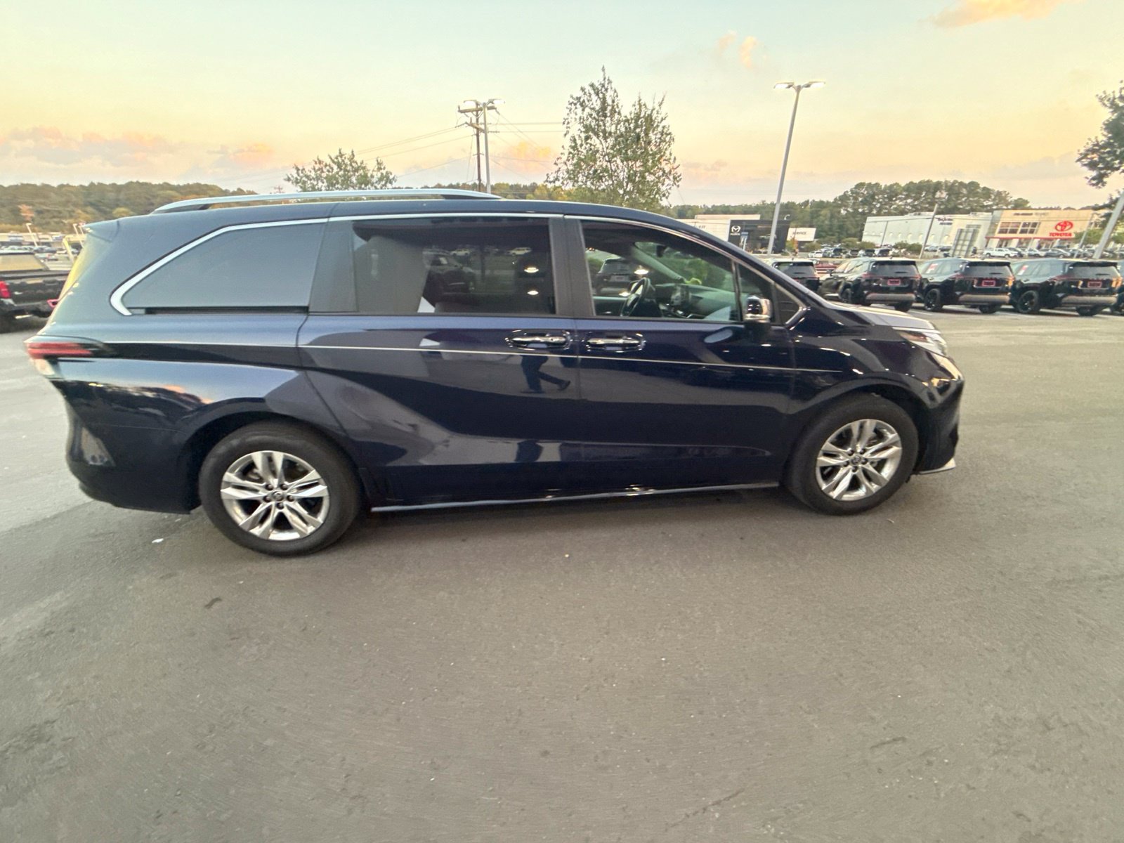 Used 2024 Toyota Sienna Limited FWD image 17