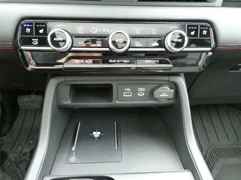 Used 2025 Honda Pilot Black Edition image 30