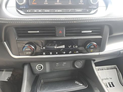 Certified 2023 Nissan Rogue SV FWD image 16