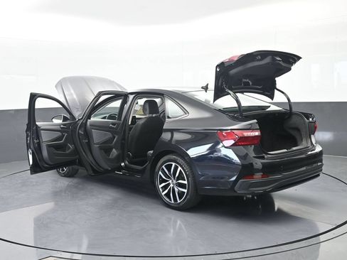 Used 2025 Volkswagen Jetta SE FWD image 72