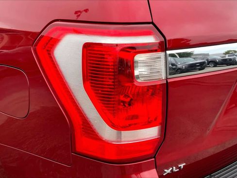 Used 2019 Ford Expedition XLT w/ Equipment Group 202A RWD image 24