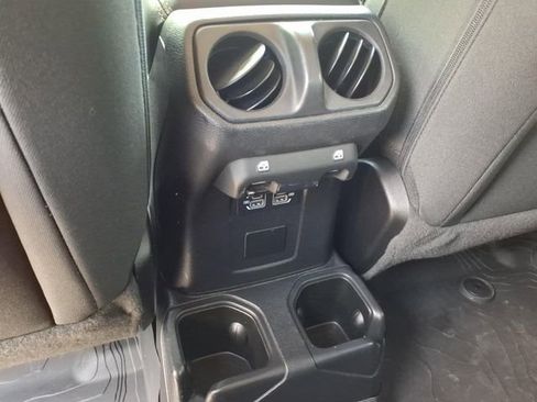 Used 2022 Jeep Gladiator Overland w/ Cold Weather Group AWD/4WD image 17