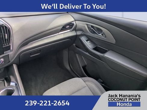 Used 2023 Chevrolet Traverse LT FWD image 17
