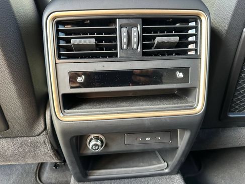 Certified 2025 Porsche Cayenne Turbo AWD/4WD image 38