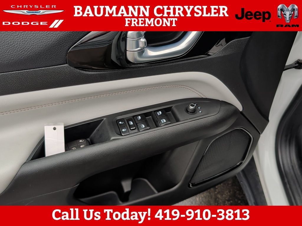 Used 2023 Jeep Compass Limited AWD/4WD image 23