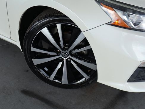 Used 2020 Nissan Altima 2.5 SR w/ Premium Package image 3