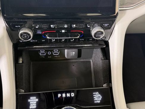 Used 2022 Jeep Grand Cherokee Overland w/ Luxury Tech Group IV AWD/4WD image 23