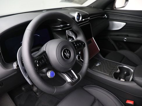 New 2025 Maserati Grecale GT image 13