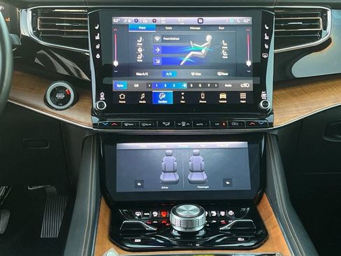 Used 2024 Jeep Grand Wagoneer L Series III image 29