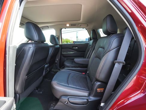 Used 2023 Nissan Pathfinder Platinum AWD/4WD image 33
