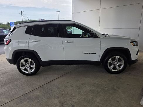 Used 2024 Jeep Compass Latitude AWD/4WD image 6