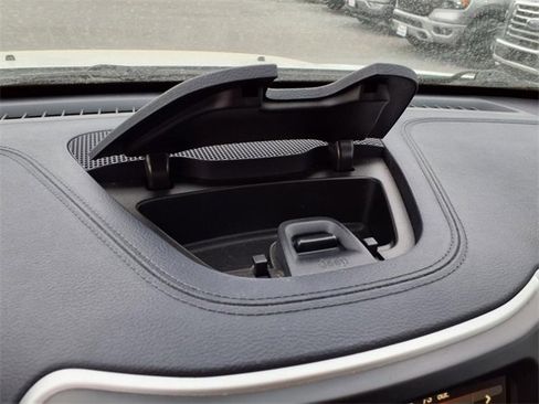 Used 2017 Jeep Cherokee Limited image 28