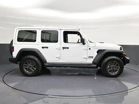 Used 2026 Jeep Wrangler Unlimited Sport AWD/4WD image 4
