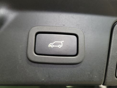 Used 2018 Land Rover Range Rover Velar S AWD/4WD image 9