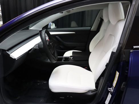 Used 2022 Tesla Model 3 Standard Range image 54