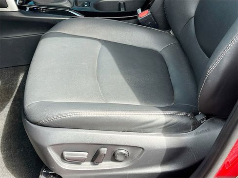 Used 2024 Toyota Corolla Cross XLE image 19