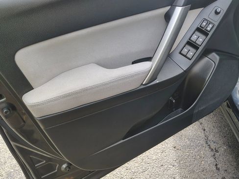 Used 2014 Subaru Forester 2.5i Premium w/ All-Weather Package image 5