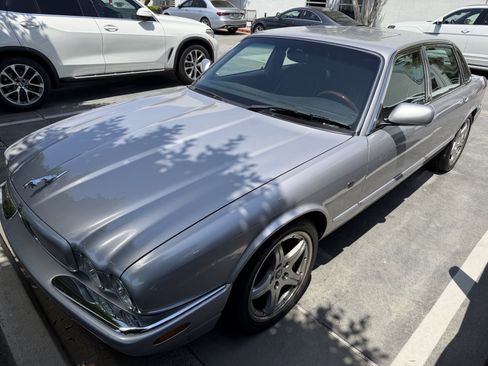 Used 2003 Jaguar XJ8 RWD image 3