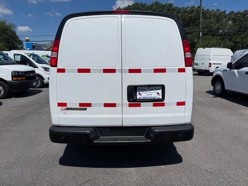 Used 2021 Chevrolet Express 2500 RWD image 6
