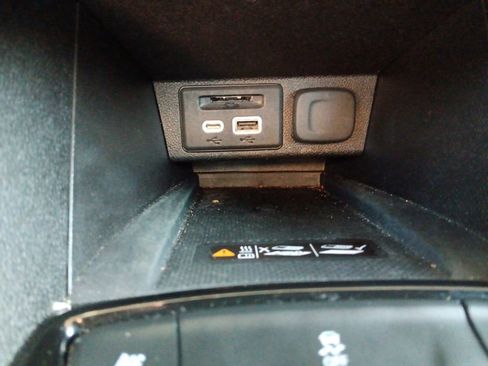 Used 2023 Chevrolet Bolt EUV LT FWD image 22