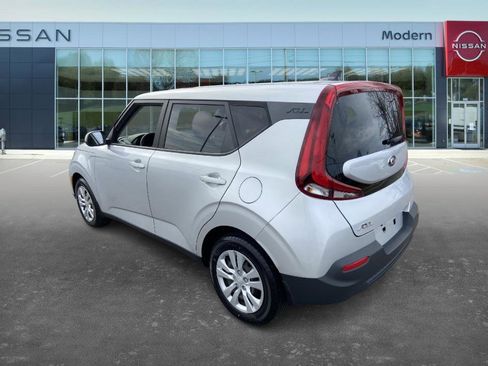 Used 2021 Kia Soul LX image 3