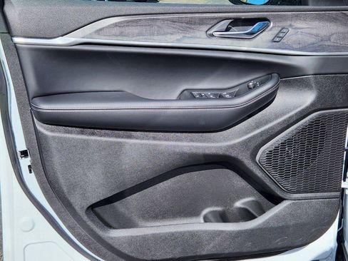 New 2025 Jeep Grand Cherokee L Limited w/ Trailer Tow Package image 11