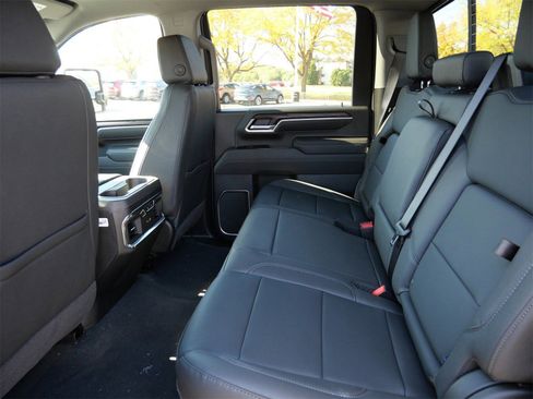 New 2026 GMC Sierra 2500 SLT w/ SLT Premium Package image 6