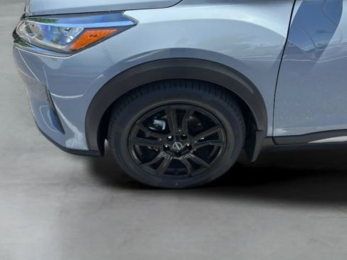 Used 2022 Nissan Kicks SR w/ Premium Package FWD image 32