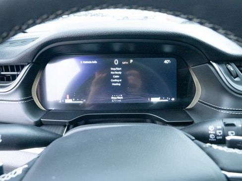 Certified 2025 Jeep Grand Cherokee Laredo X image 17